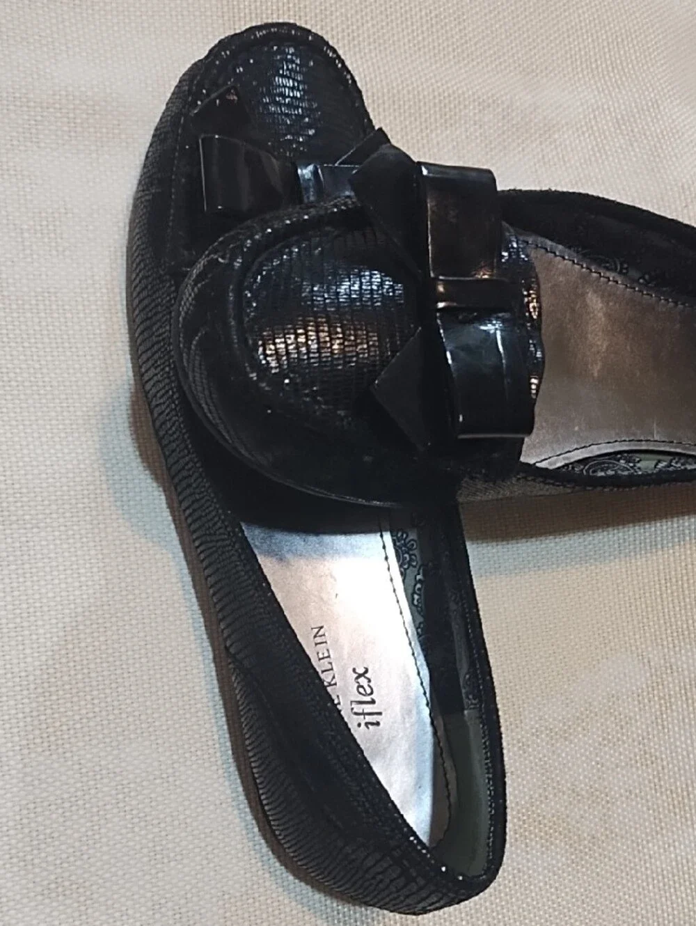 Anne Klein Black Patent Bow Flats Very Nice Leather 9M.
